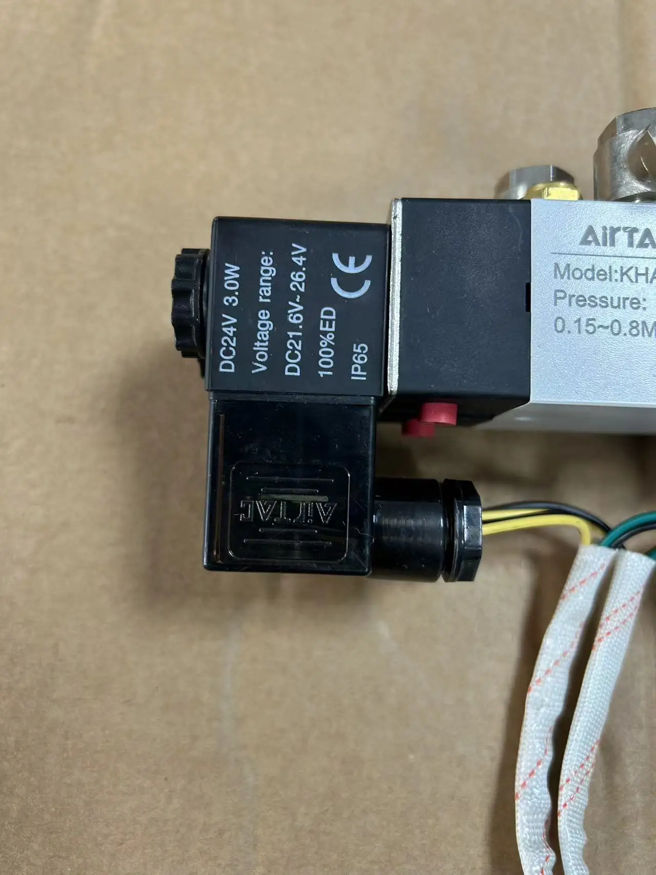 High quality door pump solenoid KHA-016E is suitable for Chinese buses