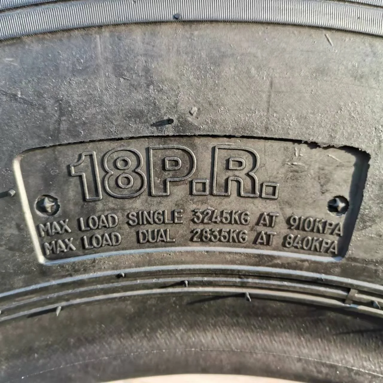 10.00-20New claw pattern mine tire