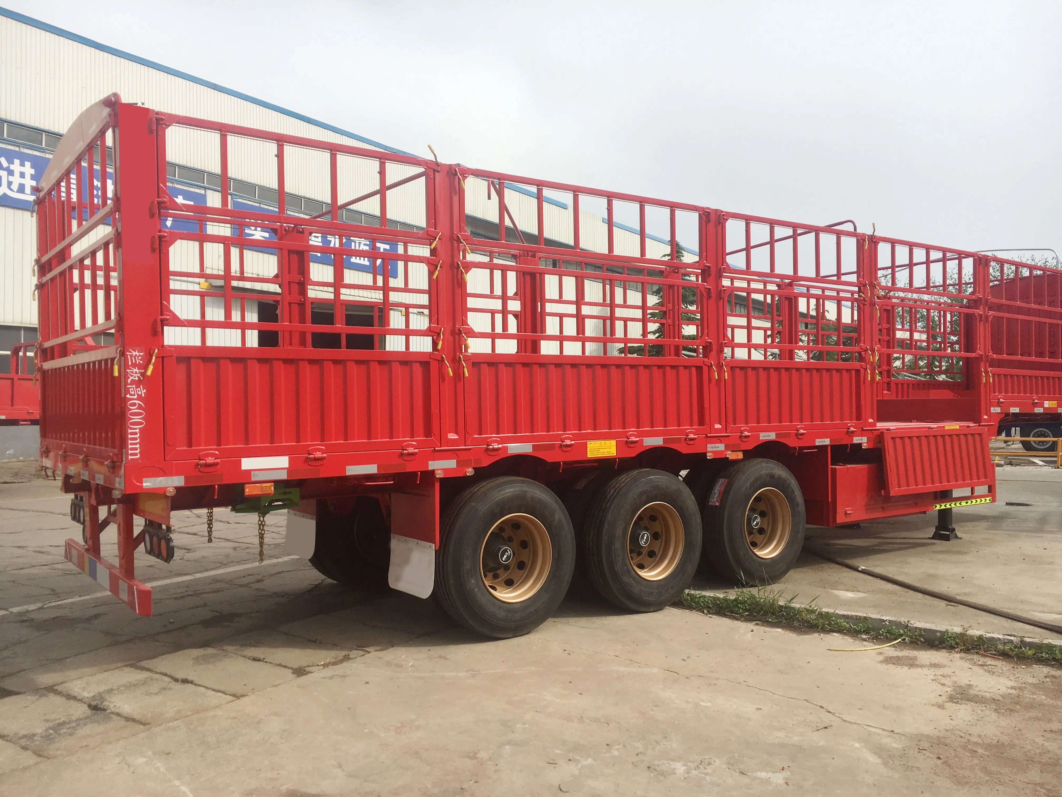 60T Fence Plate Transport Truck Trailers Semi-Trailers with Stake for Secure Cargo Storage and Transportation