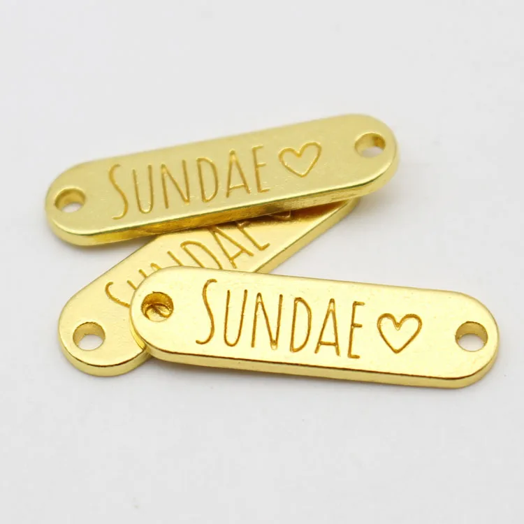 
Пользовательские модные золотые Именные Бирки, тисненые бирки для одежды 