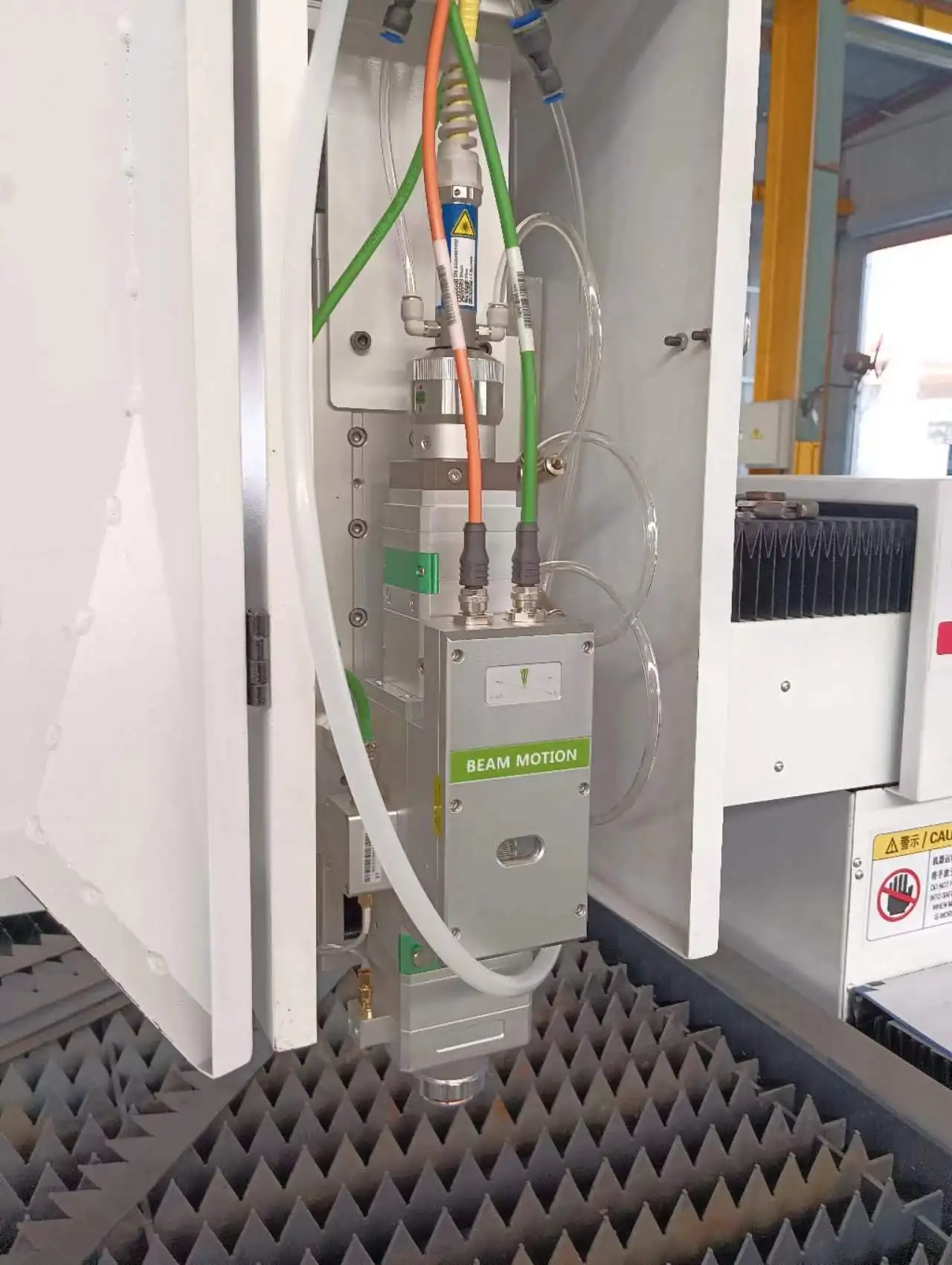 Maofeng hot sale 3015 laser cutting machine 3000W Raycus laser 3000W raytools cutting head with Hanli water cooler