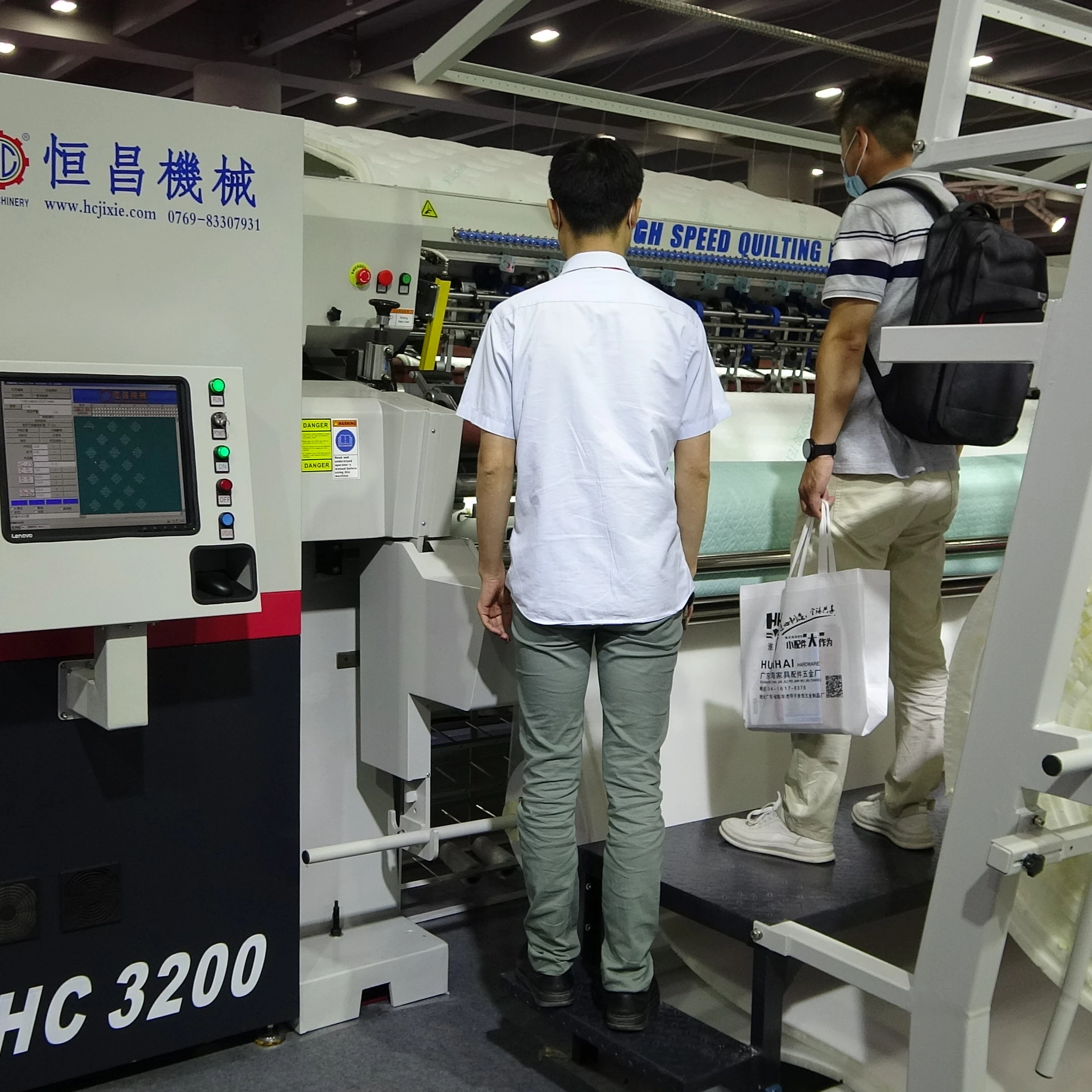 Large Sewing Machine Fully Automatic Super High Speed Shuttleless Multi-Needle Cotton Quilting Machine