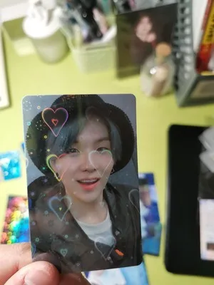 Idol collect paper photocard with hologram