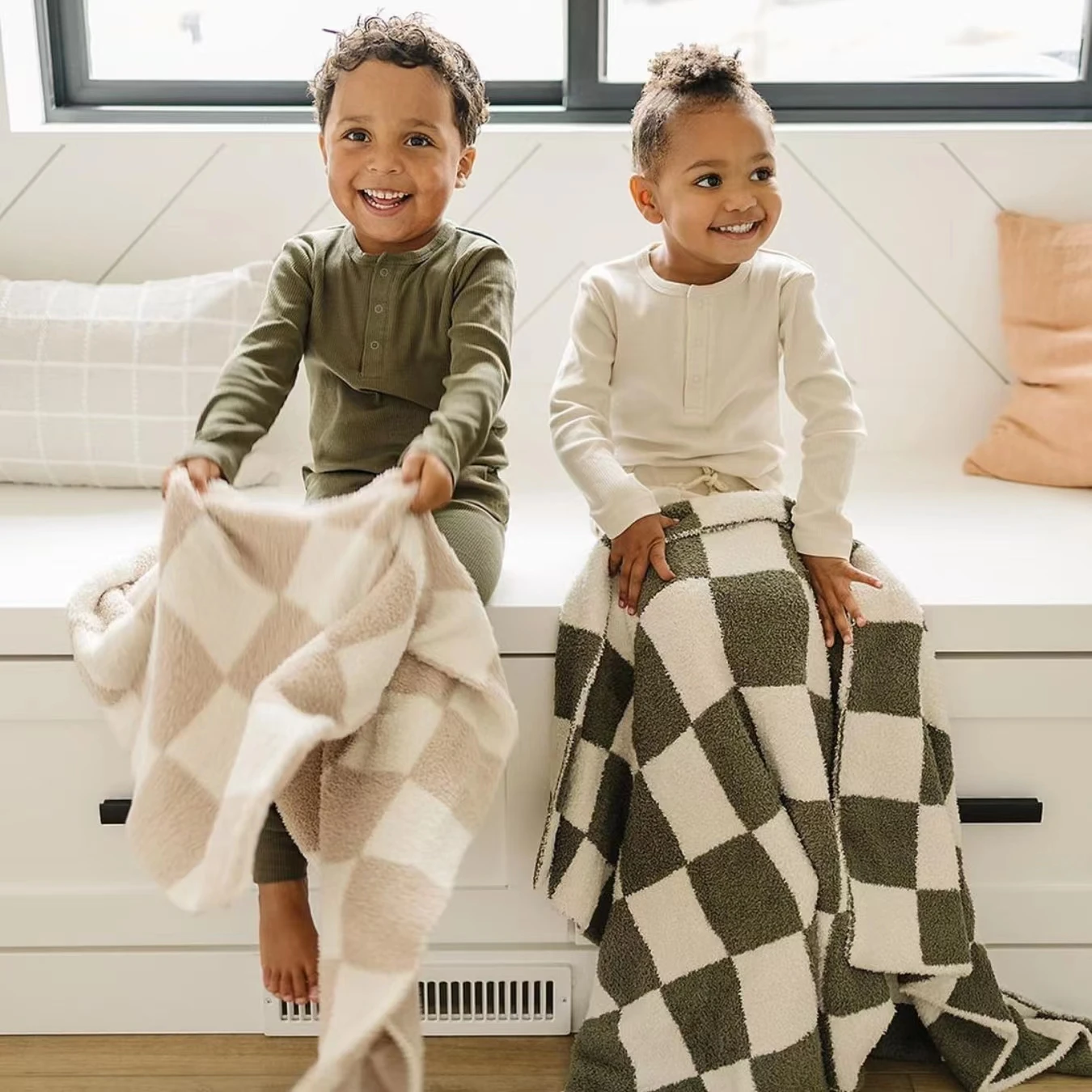 Low MOQ High Quality Personalized Wholesale Super Cozy Warm Face and Chess Knitted Throw Blankets Fleece