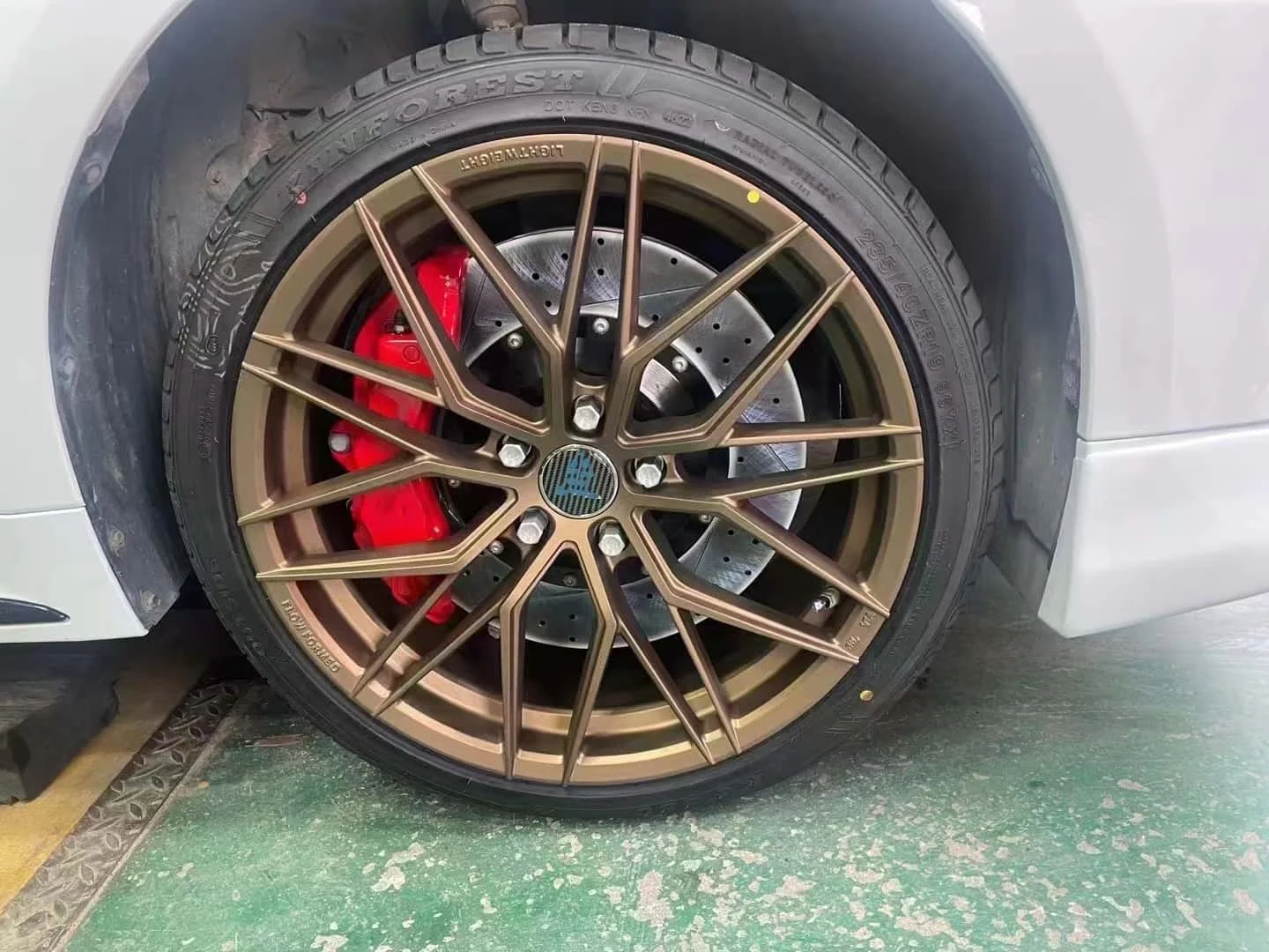 Factory Direct Sale 18Z 6-Piston Forged Caliper for BMW i3 i01 i5 i7 i8 ix1 ix2 ix3 Other Models Big Brake Kit for Land Cruiser