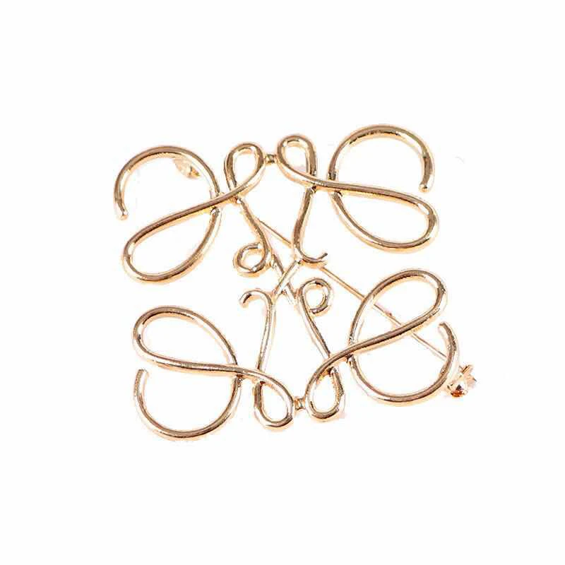 
Hollow out Letter brooch brand pins Pearl Brooch white Brooch Rhinestone Buckle Pin Jewelry Brooches For Women 