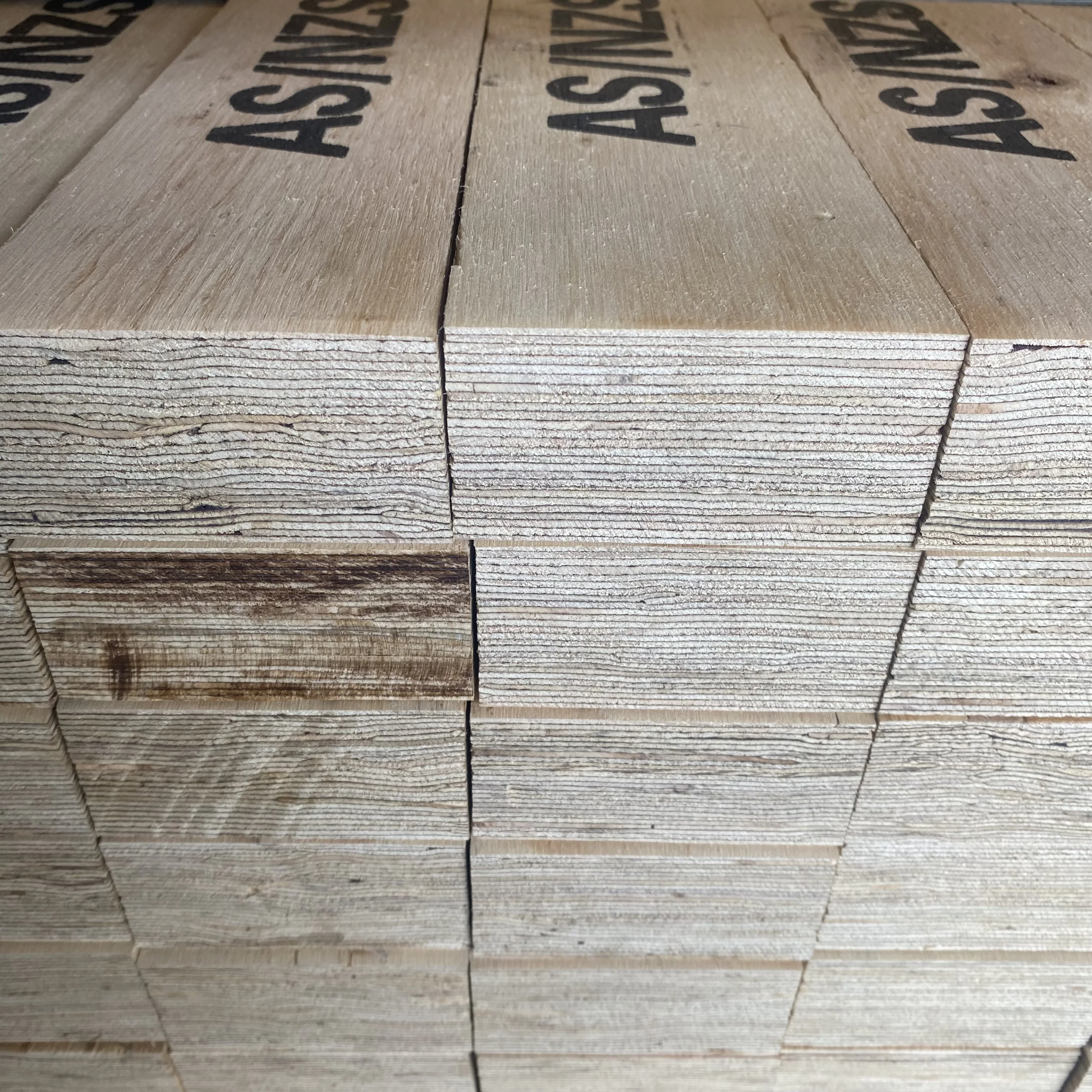 Plywood type Chinese Suppliers yeluwood pine LVL glulam beams wooden laminated beams for bridge house building Structural