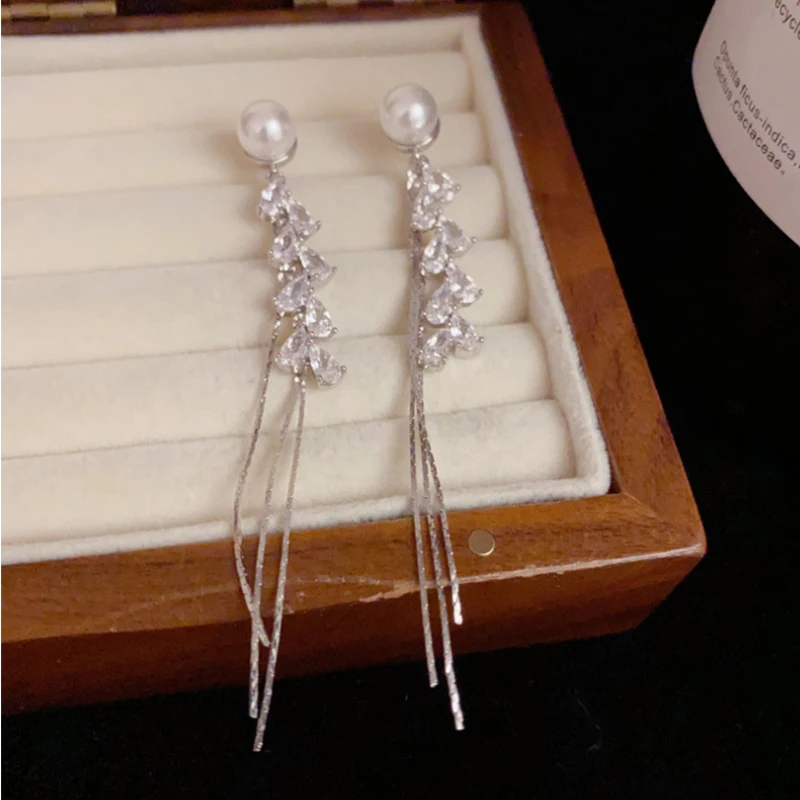 Elegant Flower Pearl High-end TasseFrench Retro French Retro Camellia  Elegant Flower Pearl High-end Tassel Earrings