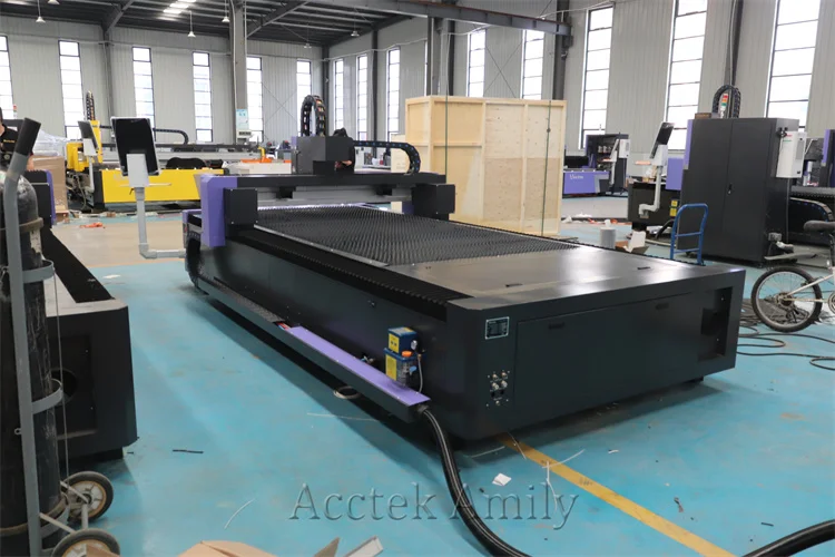 Acctek 1530 CNC Laser Cutting Equipment Using Nitrogen Oxygen or Air Cut CS SS with Raycus IPG Laser Source