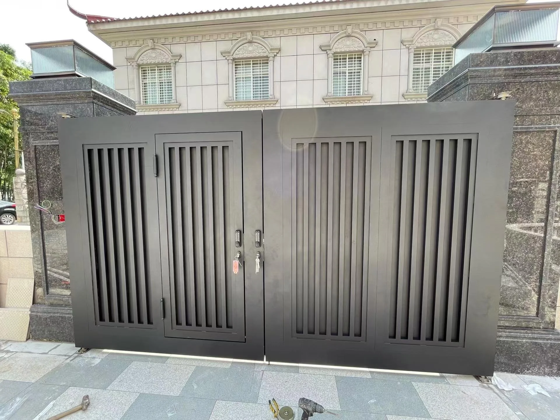Automatic Luxury Arched Aluminum Garden Patio Metal Door 3D Modeling Service Entry Sliding Patio Fencing Trellis Gates