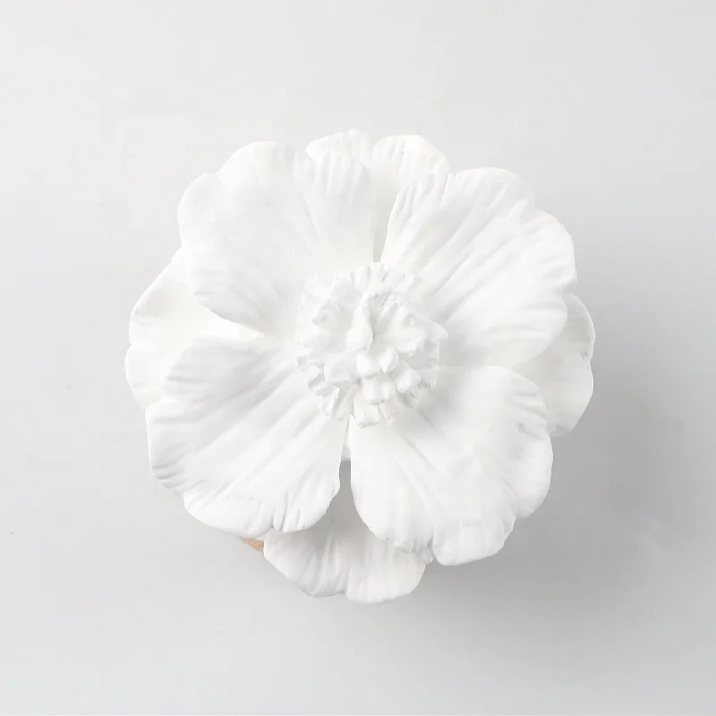 Wholesale Home Decoration Aroma Air Freshener Wood Base White Scented Ceramic Flower Porcelain Fragrance Essential Oil Diffuser