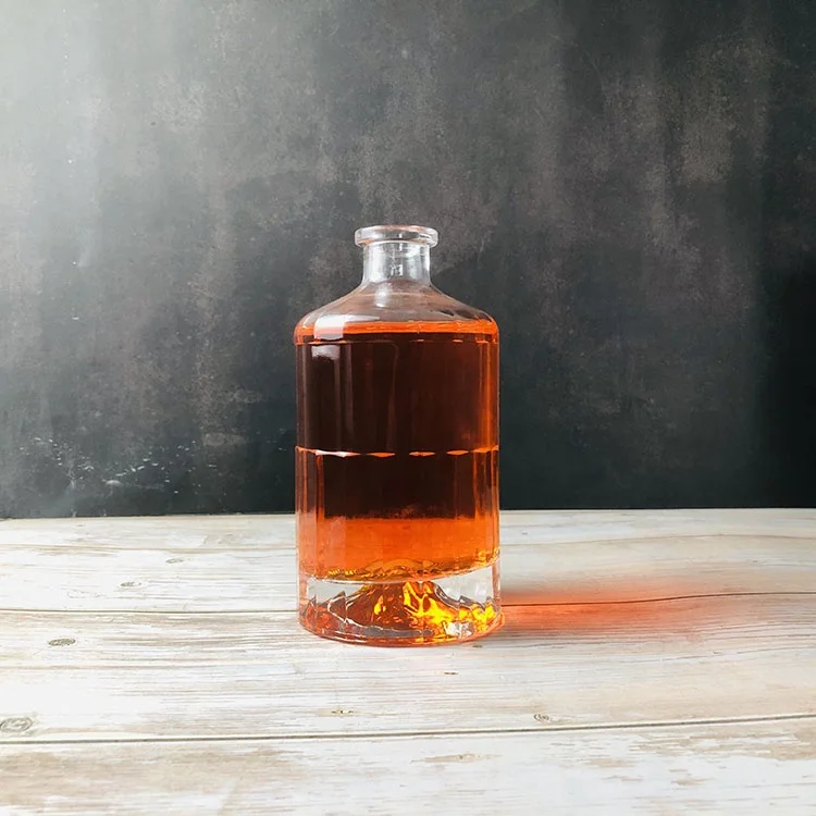 Cork Sealing Type Fancy Liquor Bottle 500ml Reusable Glass Bottle For Vodka