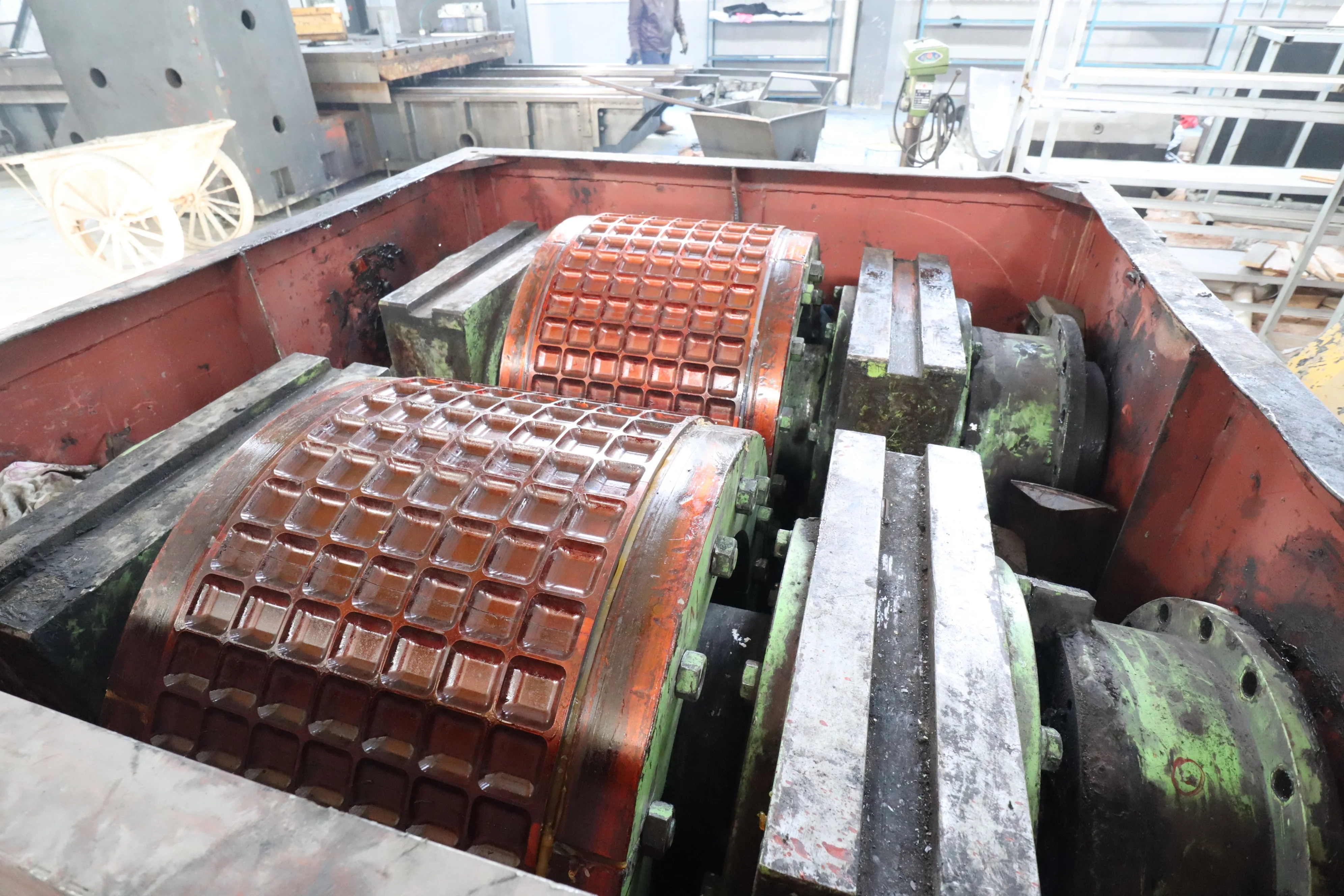 Luoyang YOGIE Custom Mining Machine Crusher Forged 9Cr2Mo briquettes machine spare part roller shell