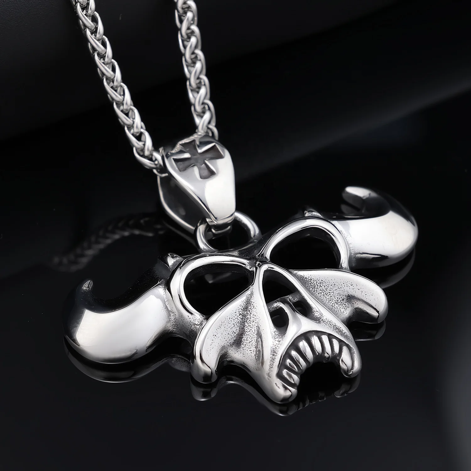 Gothic Horned Demon Skull Pendant Retro Stainless Steel Cow Satan Baphomet Ram Skull Necklace for Men Women