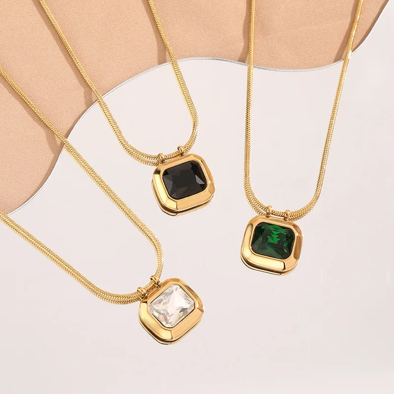 Stylish emerald pendant necklace for women Light luxury stainless steel plated 18 karat gold high grade clavicle chain accessory
