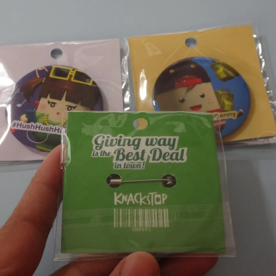 Hot selling custom personnalised button pin and badge in card supplies