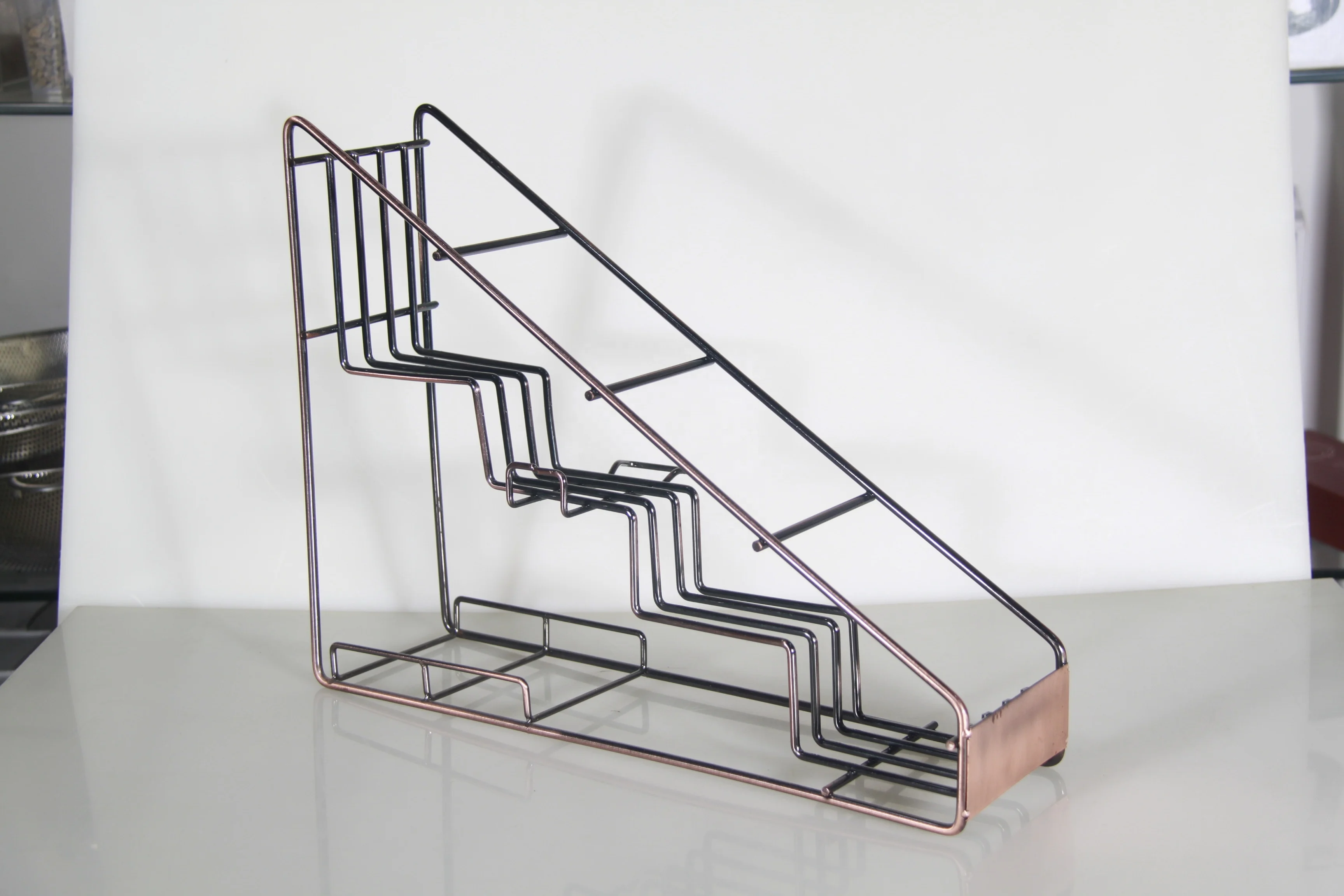 Прочный Четырехслойный Многофункциональный демонстрационный стеллаж для стеклянных бутылок металлический хранения сиропа Moline или сахарной бутылки