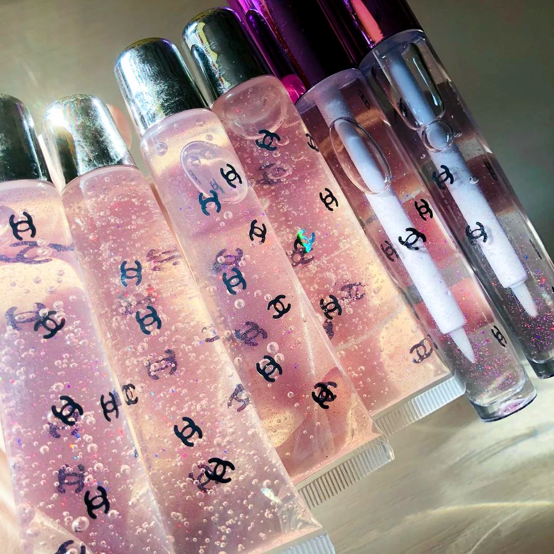 Customize latest pink 10g 15g 20g squeeze lip gloss tube private label custom empty plastic containers lip balm squeeze tubes