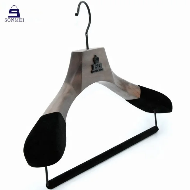 Custom luxury  metal logo plate wooden hanger for clothes suit