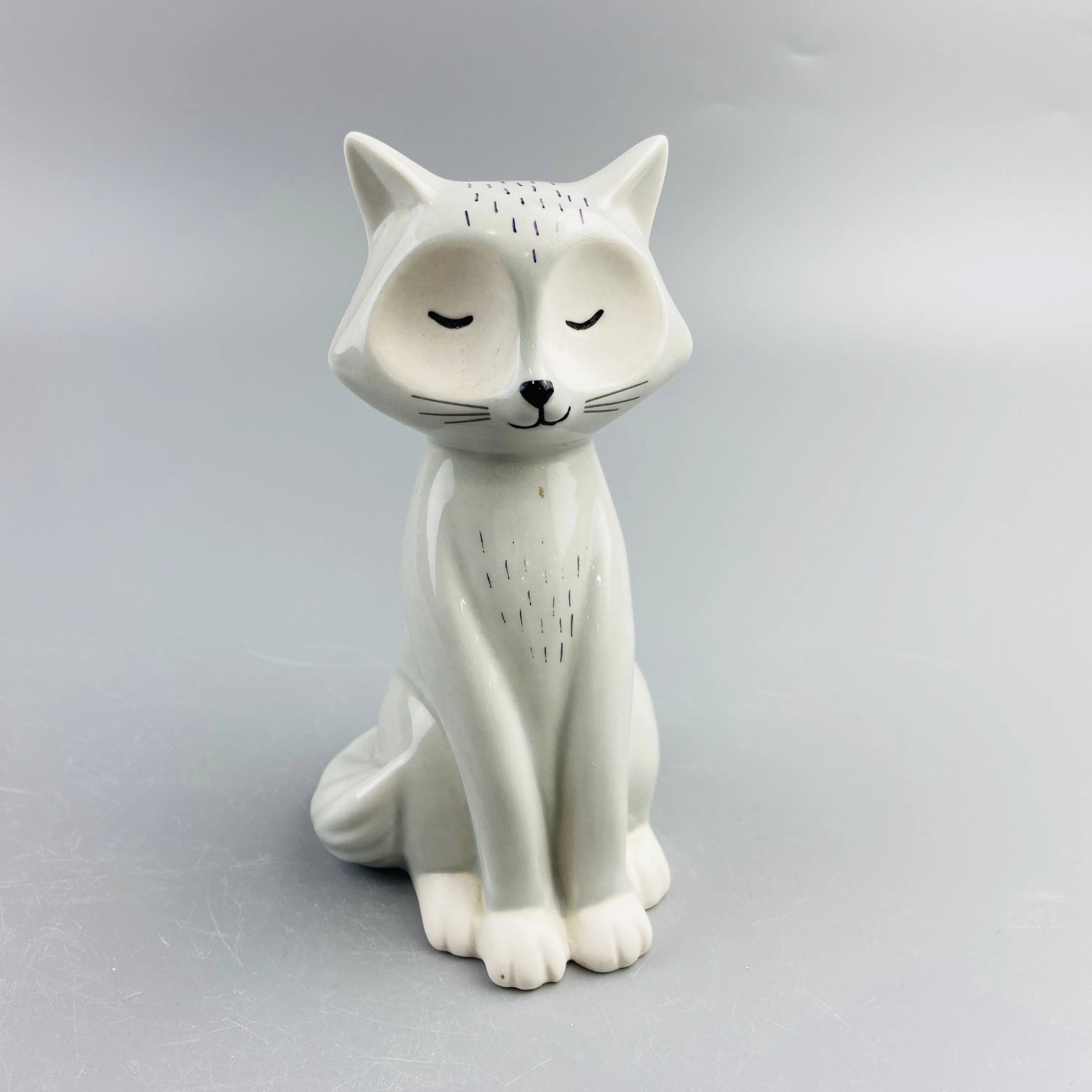 
Customized design home decor seated white ceramic cat decoration 