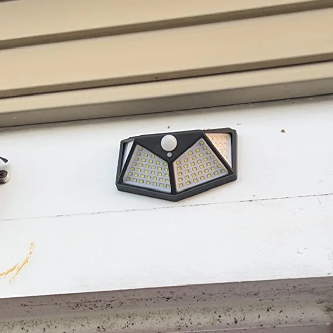 Wholesale Best Selling Waterproof Wireless 4 Sides Illumination 100LED Outdoor Garden Solar Motion Sensor Security Wall Light