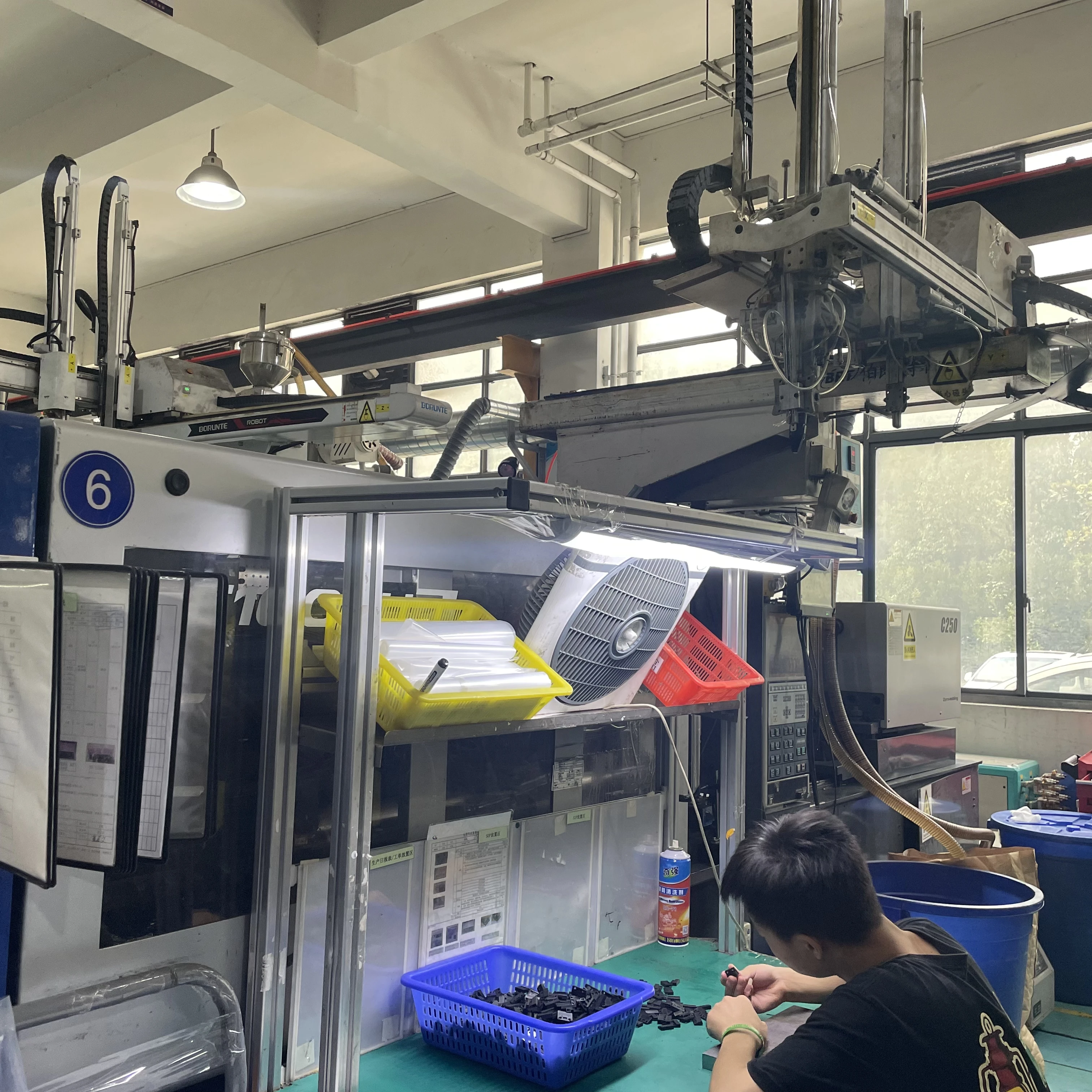 Suzhou OEM  Manufacturing  current sensor housing plastic injection molding parts for auto accessories