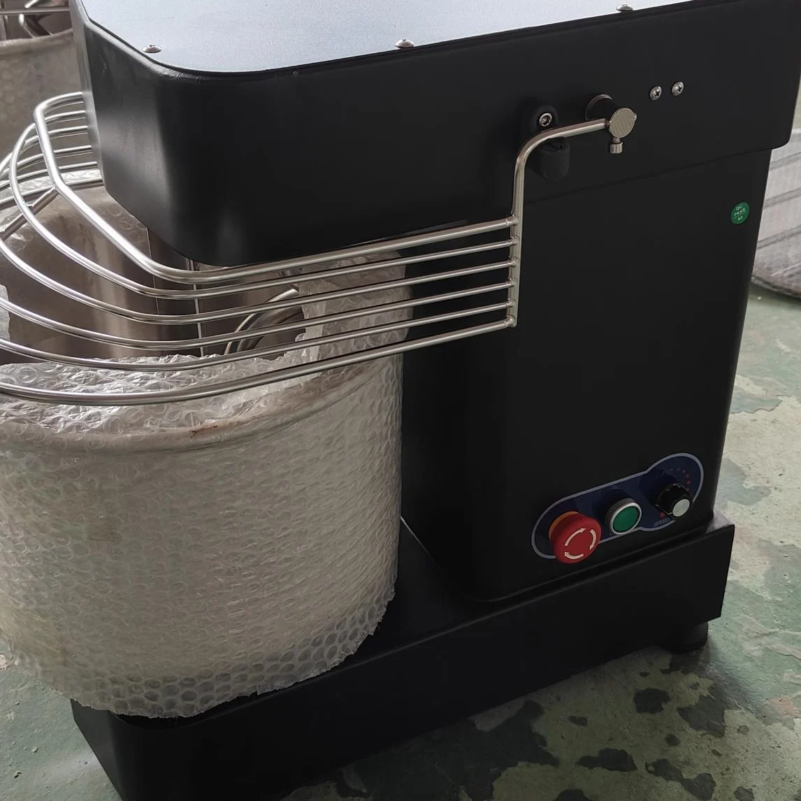 Efficient 5kg Stand Mixer with Variable Speed for Easy Dough Preparation