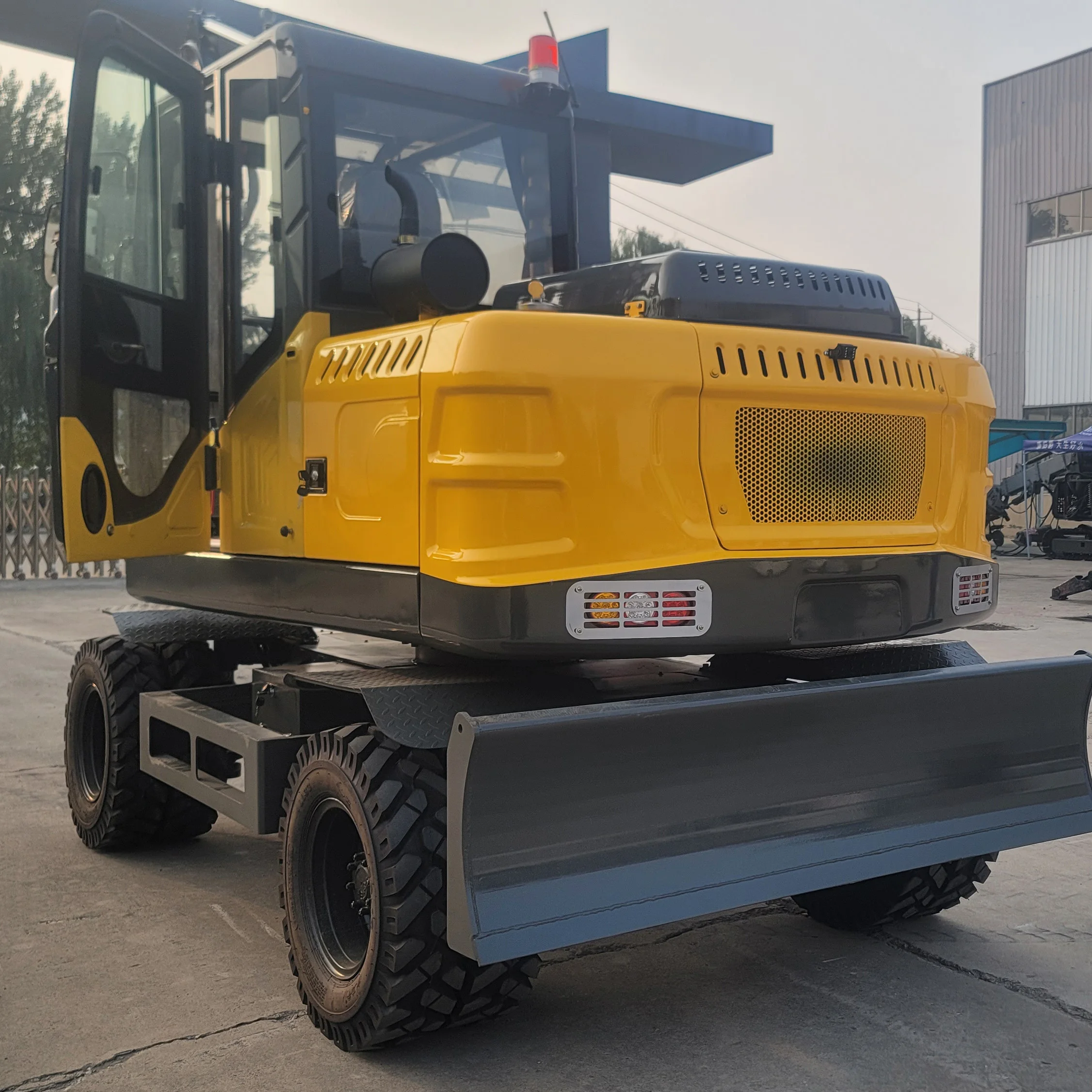 Free shipping EPA EURO 5 Excavators 2 tons farm used wheel excavators are cheap