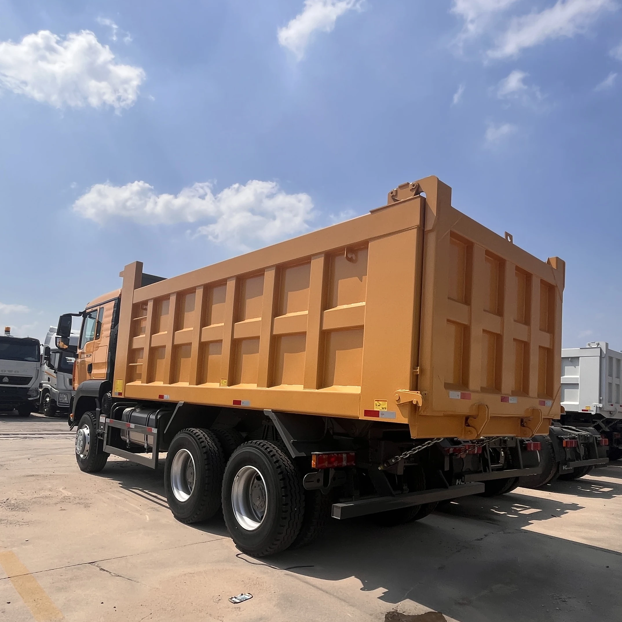 best seller Chinese sinotruck howo 30tons 6*4 371hp dump tipper truck for sale