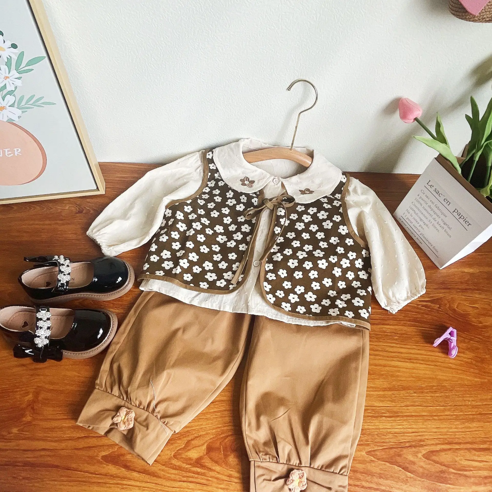 New Arrival 3-8 Years Old  Girls Clothes Cute Small Floral Doll Shirt + Embroidered Jeans Spring Clothes Set