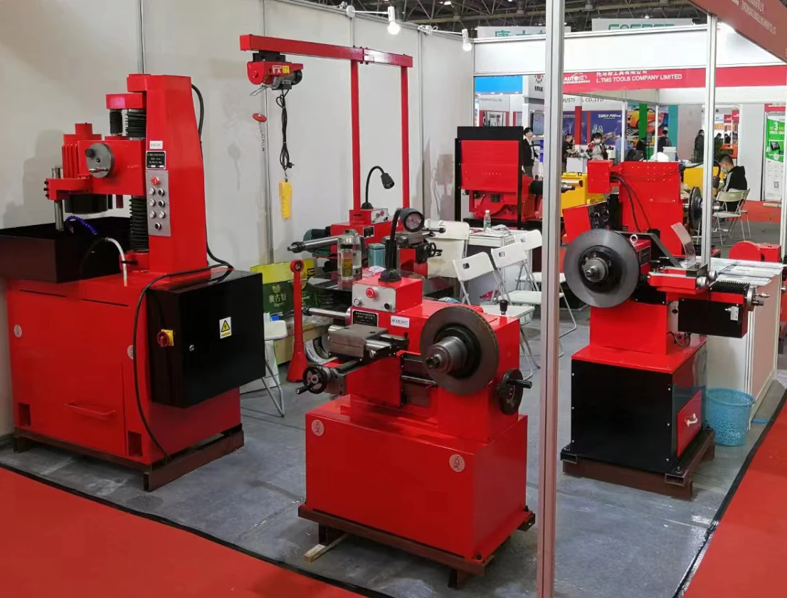 T8465 Car brake disc repair lathe with crane Vehicle multifunctional full automatic drum polishing grinding equipment