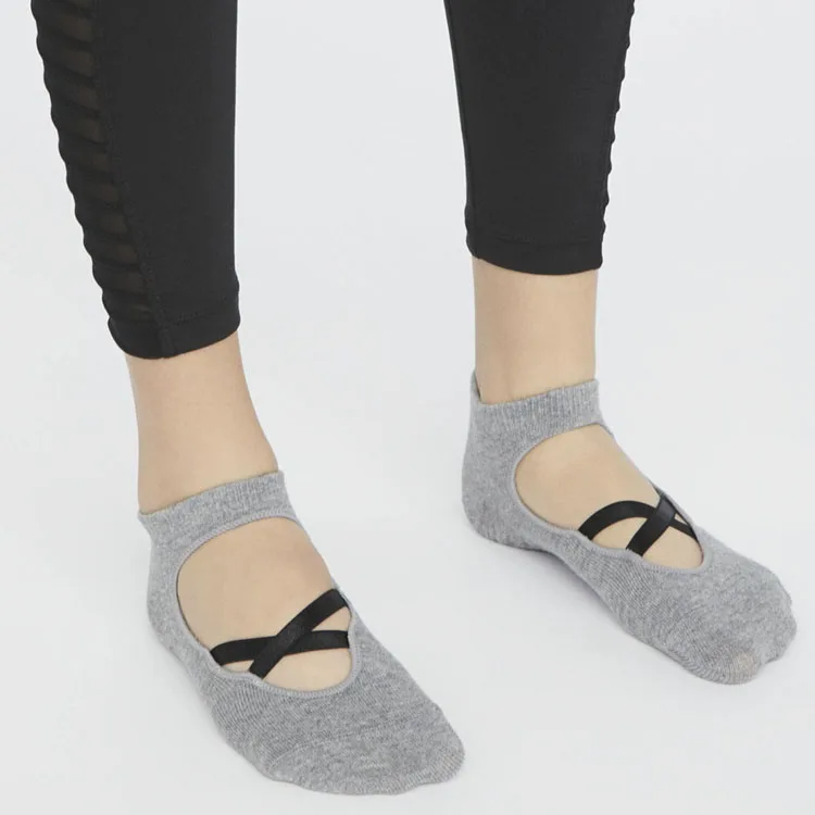 
Quality Guarantee Stylish popular anti slip hot pilates grip yoga socks 