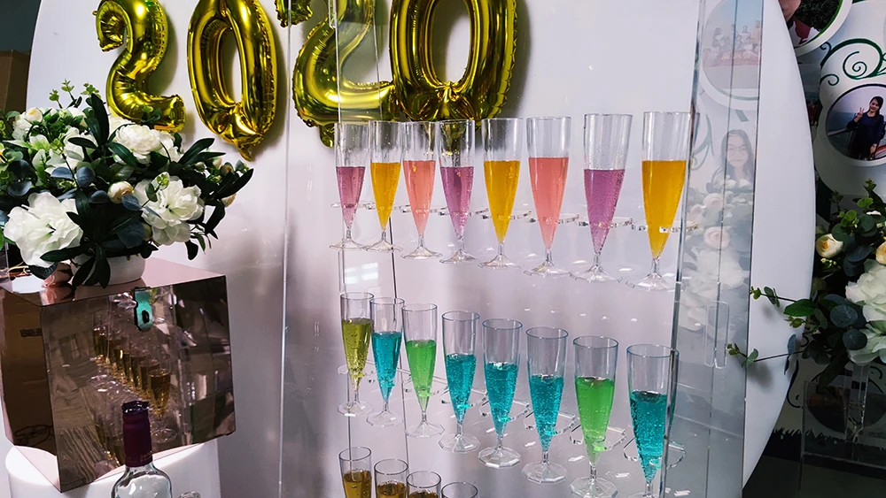 Modern Perspex Wedding Champagne Wall 3 Tier Clear Acrylic Champagne Wine Glass Cups Display Stand Rack Wall for Wedding