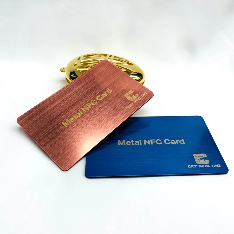 Цветная запрограммированная металлическая NFC-карта с логотипом на заказ для визитных и VIP-карт контроля