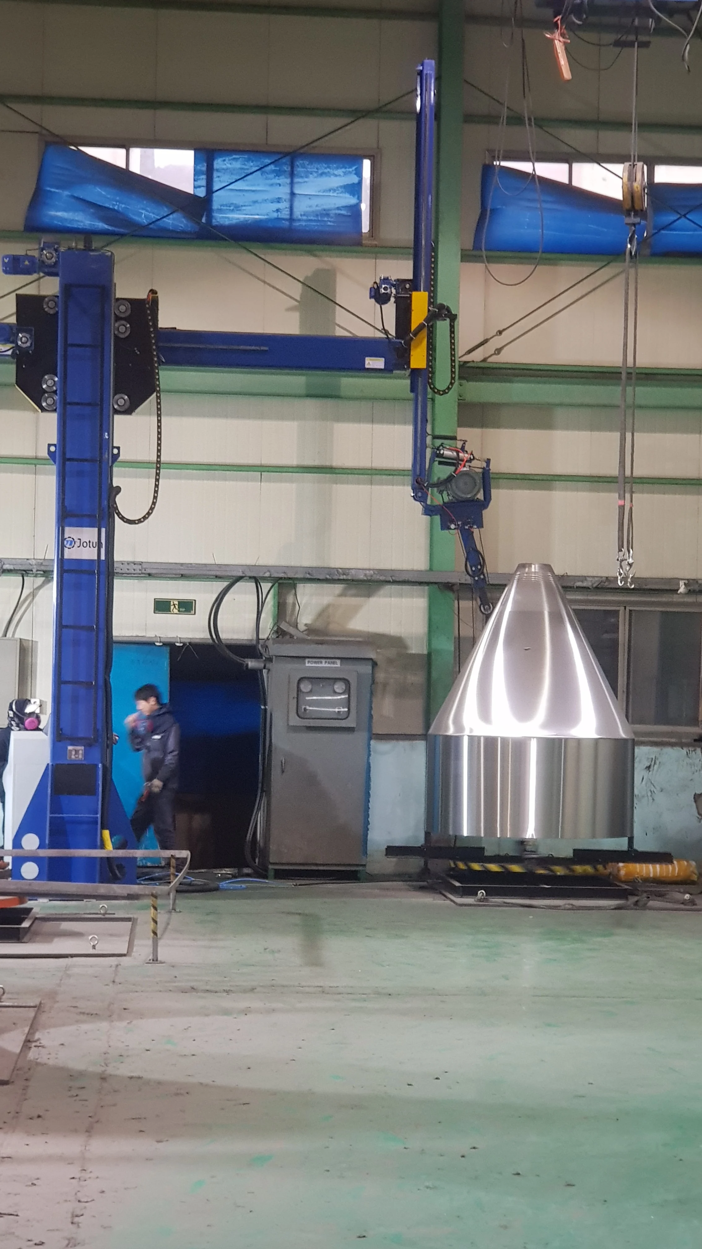 Cylindrical tank shell pressure vessel dish end seal head surface polishing machine equipment