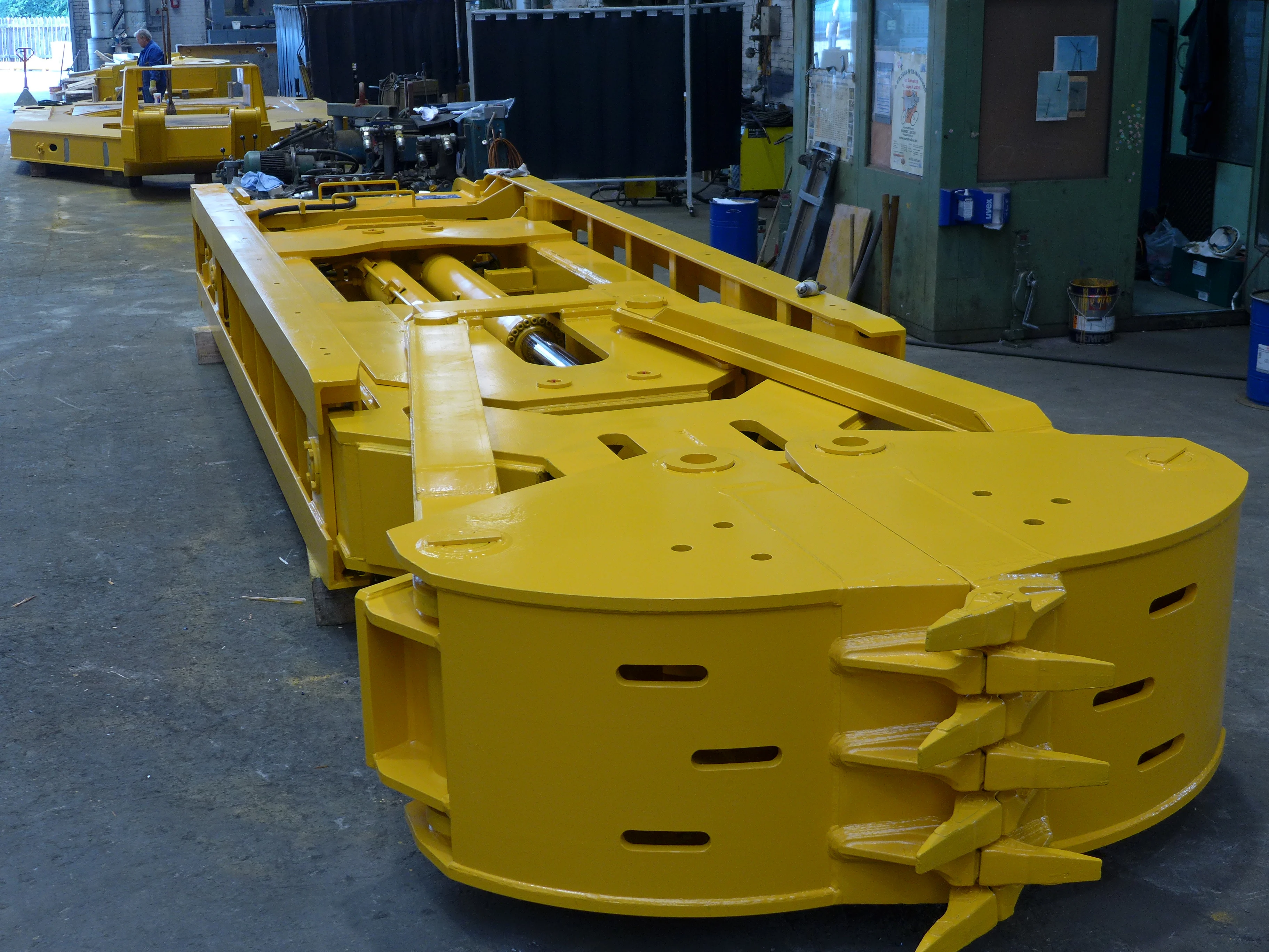 Underground slurry walls hydraulic grabs