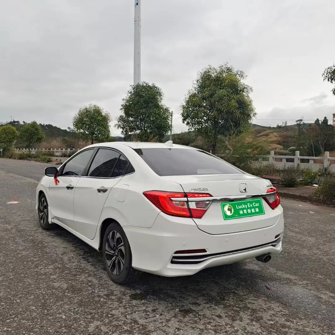 Подержанный автомобиль 2016 honda Lingpai 1 8 Автоматическая Роскошная серия Самые дешевые подержанные японские автомобили для продажи