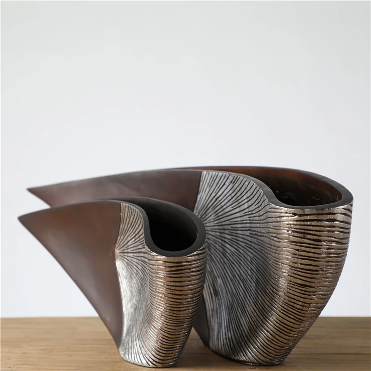 Wholesale elegant nordic style home decor polyresin table top vase nordic modern flower vase for home decor