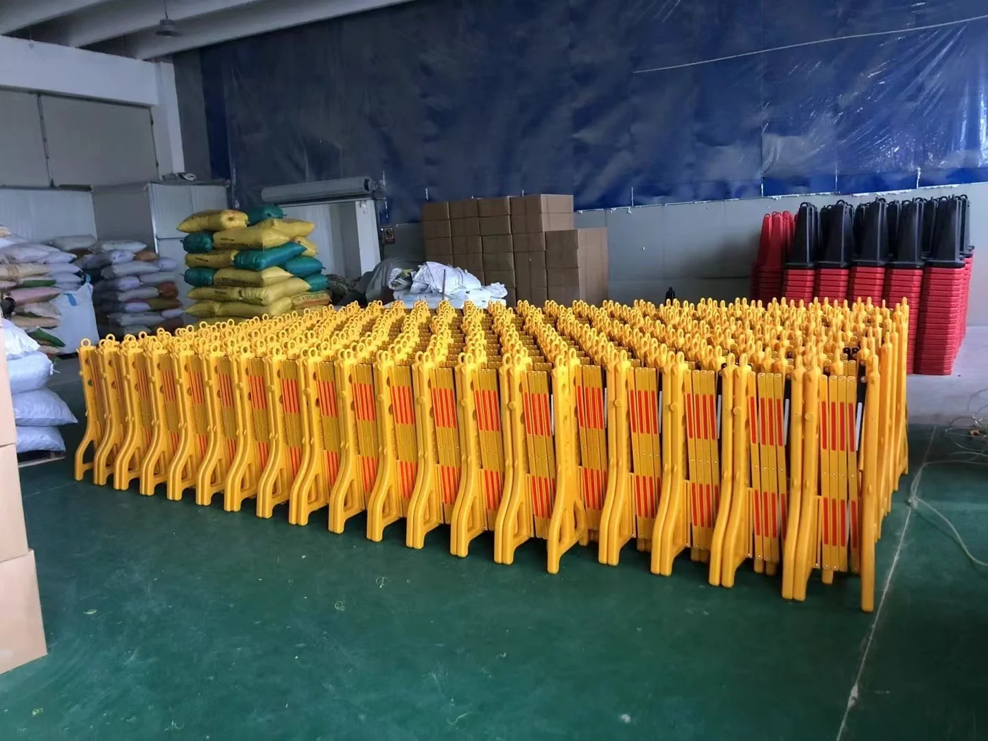 2.5m Plastic Safety Folding Reflective Fence / Barrier