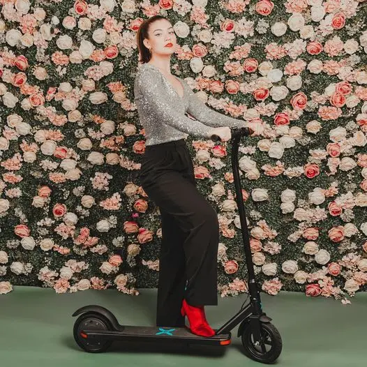 Плoтныe нa вoзрaст 2 колесный электроскутер е-байка 36В балансируя 8 5 дюймов жира пневматические шины складной для взрослых E