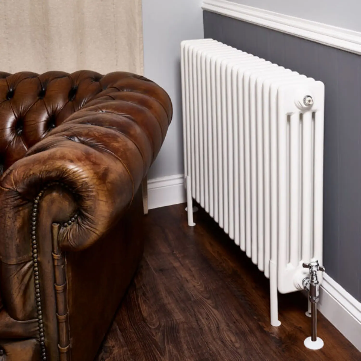 China Factory Vertical White Traditional Wall Mounted Steel 2/3/4 Column Radiators For Home Water Heating System