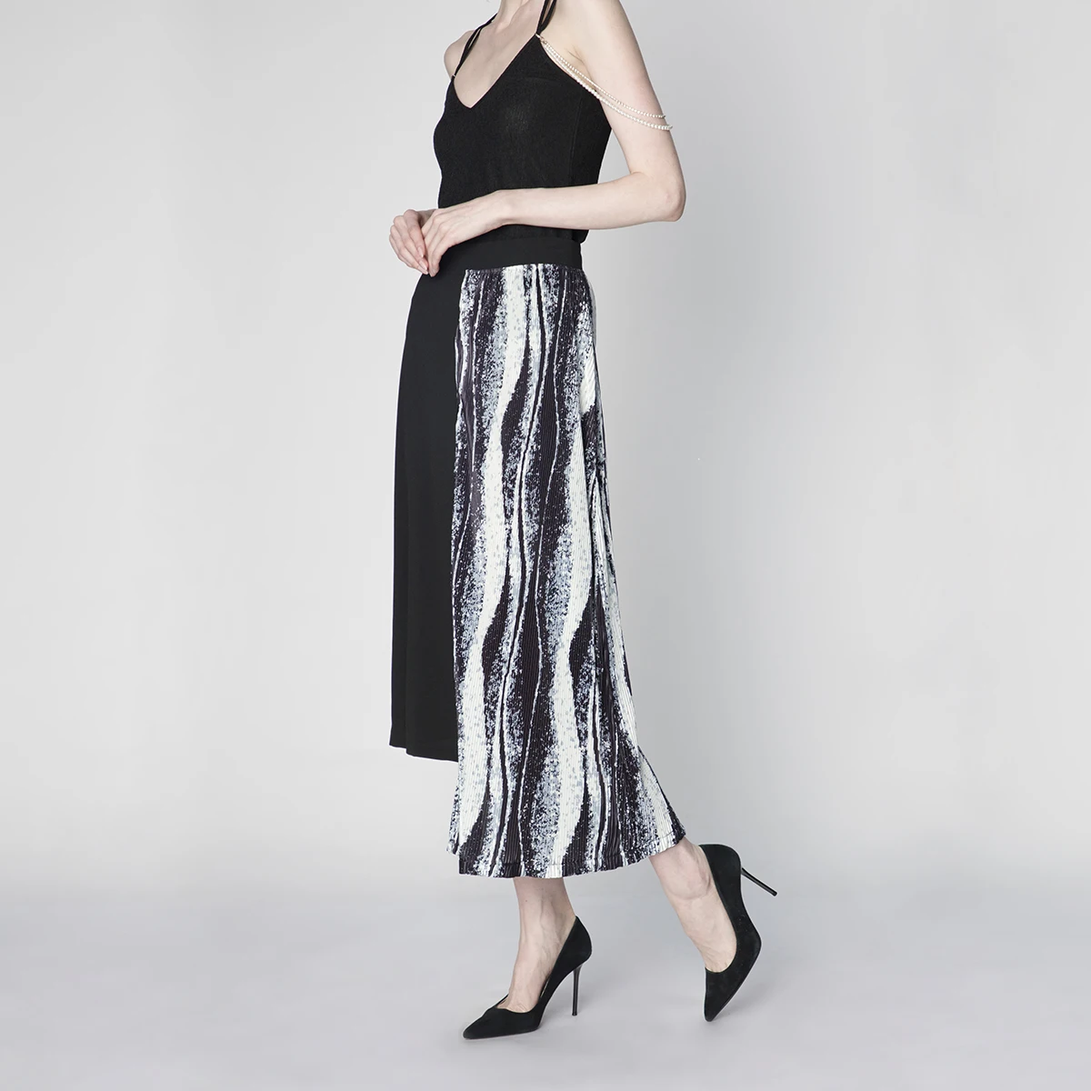 LADIES CASUAL SOLID AND CRINKLED PLEAT PRINTED ASYMMETRY ZIPPER SKIRT