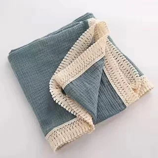 Top hot OEM 100% cotton large muslin new born baby blanket swaddle quilt with fringe
