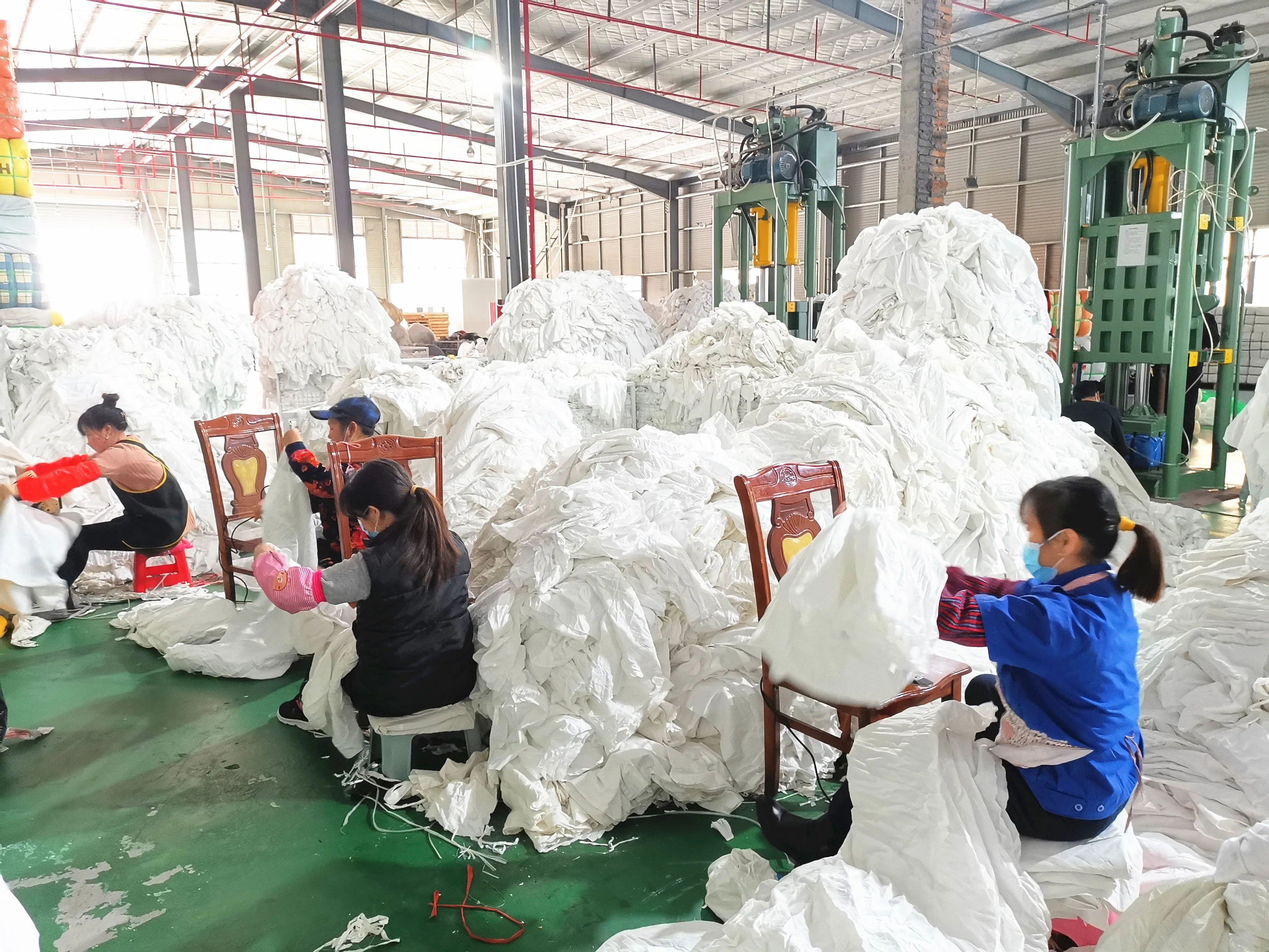 Factory direct 100% cotton 25kg 10kg bales package recycling from hotel white bedsheet rags
