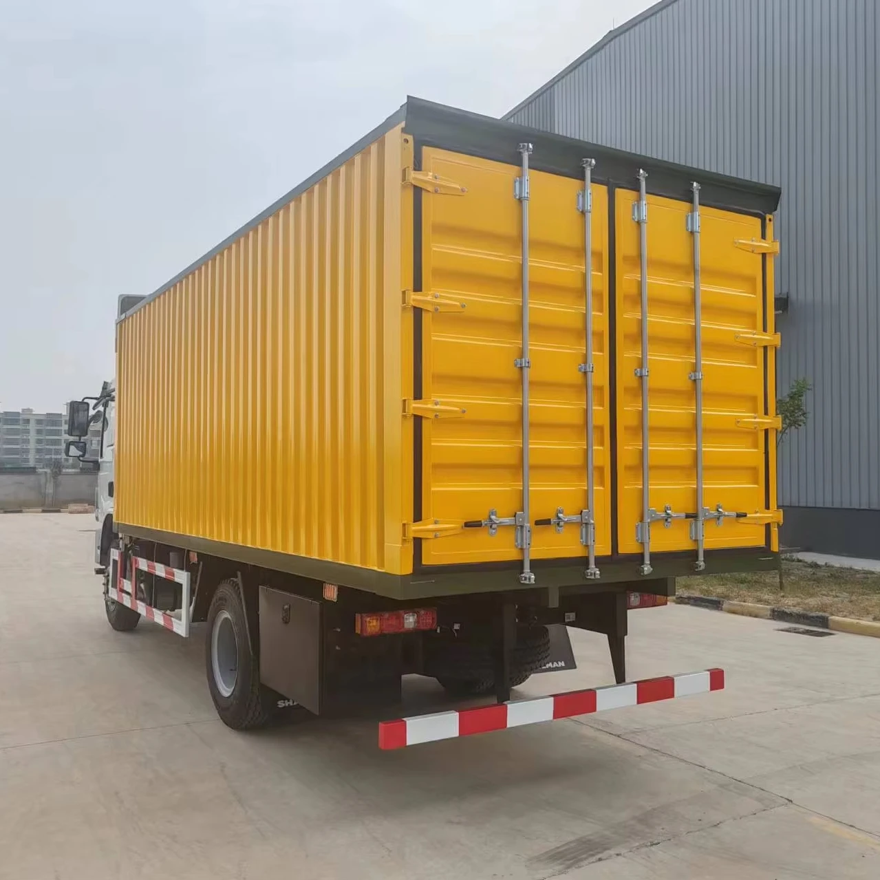 China Shacman Factory  3-5 ton Mini Van Cargo Truck Shacman L3000 Cummins Engine Cargo Van Truck