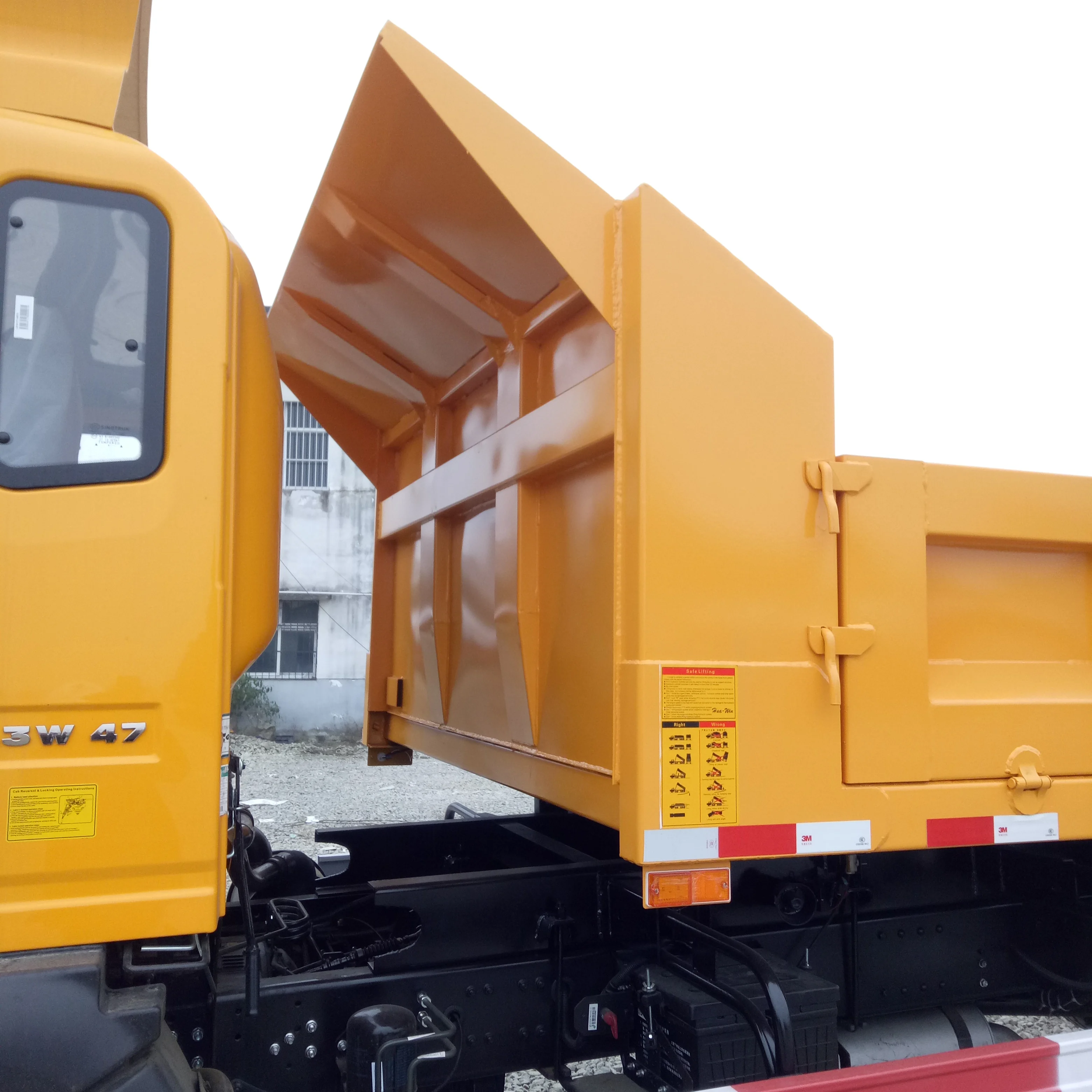 Легкий самосвал SINOTRUK CDW 5 тонн