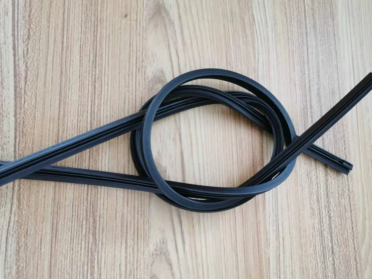 
Grade A Car Auto Vehicle Soft Rubber Refills For Front Windshield Hybrid Wiper Blades 8mm 14