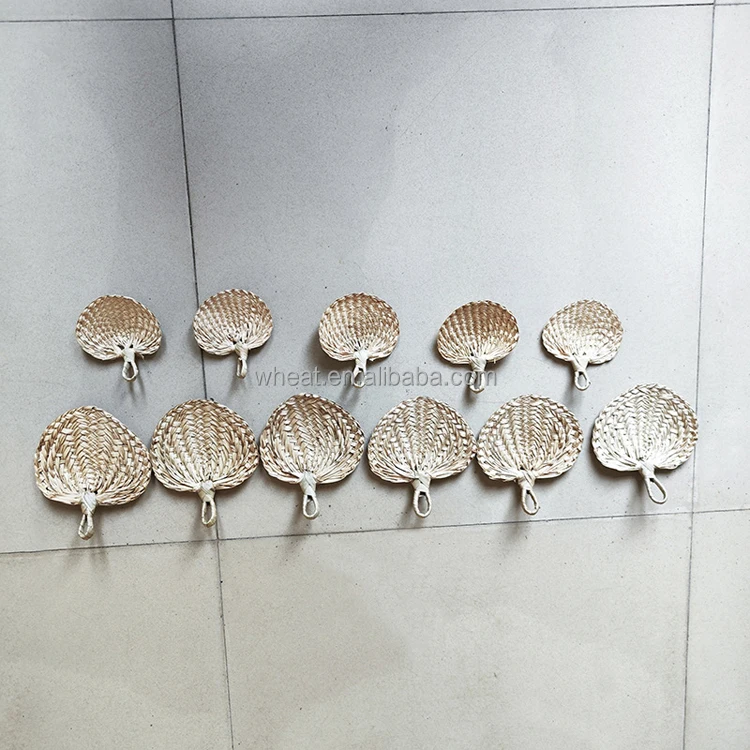 Chinese Handheld Straw Leaf Fan Natural Woven Palm Leaf Fans Buri Tropical Grass Party Favors Decorative Hand Cattail Fan