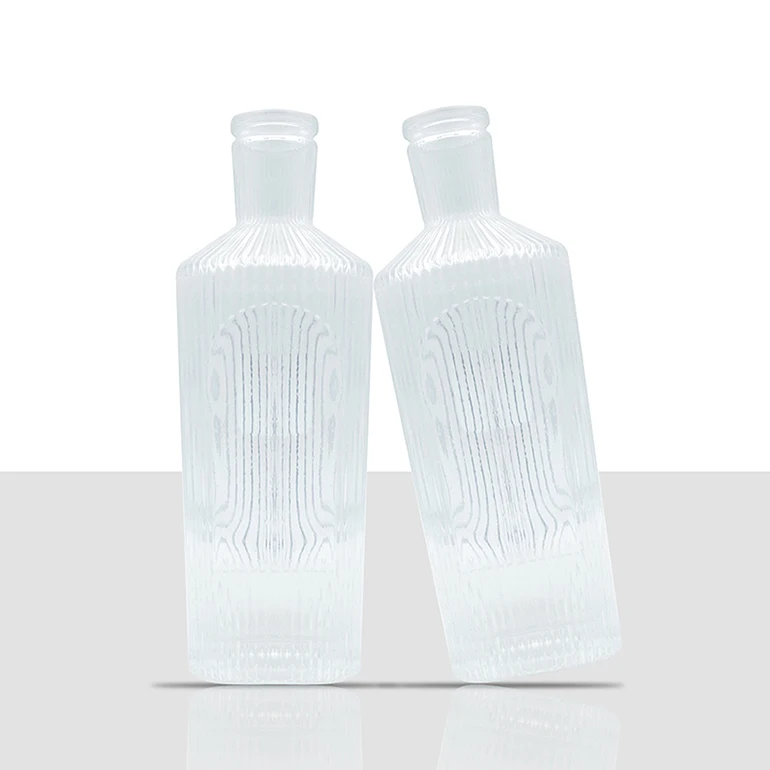 Customized 700ml Flint Clear Matte Stripe Oil Juice Wine Whisky Vodka Tequila Gin Liquor Spirits Glass Bottles