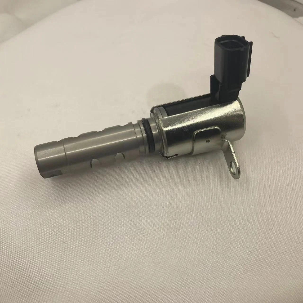 Engine Variable Valve Timing Solenoid Oil Control Solenoid Valve for TOYOTA  Lexus 15330-0A010  15330-20010 15330-20011